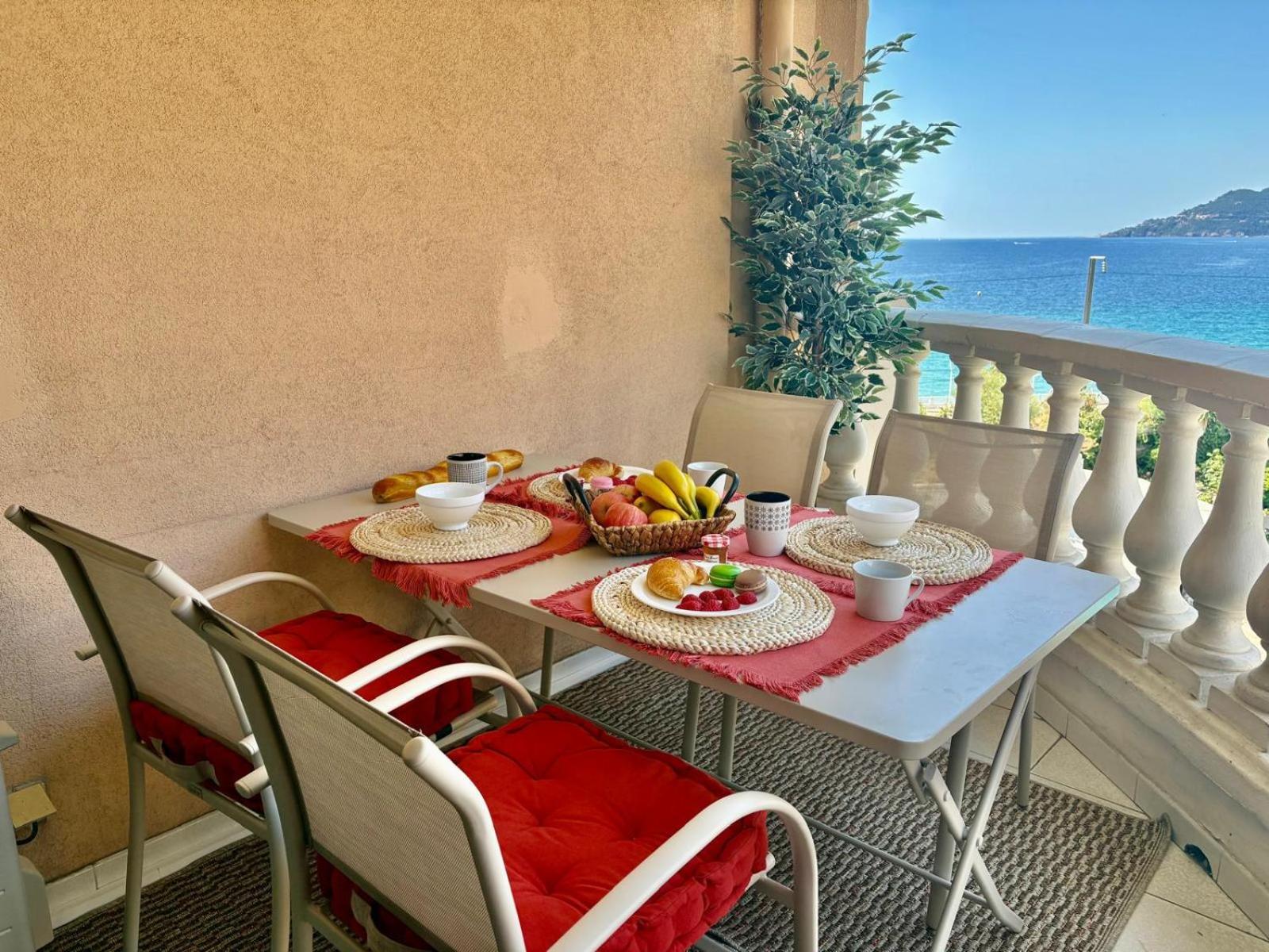 Palme D'azur 409 Yourhosthelper *